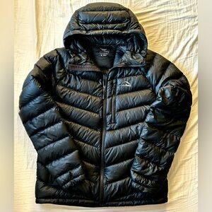 L.L. Bean Ultralight 850 Down Hooded Jacket Downtek Pertex Quantum - Med - Black